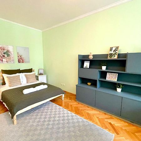 Bohemian Bright & Calm 2Br - Top Center - Private Balcony Sofia Extérieur photo